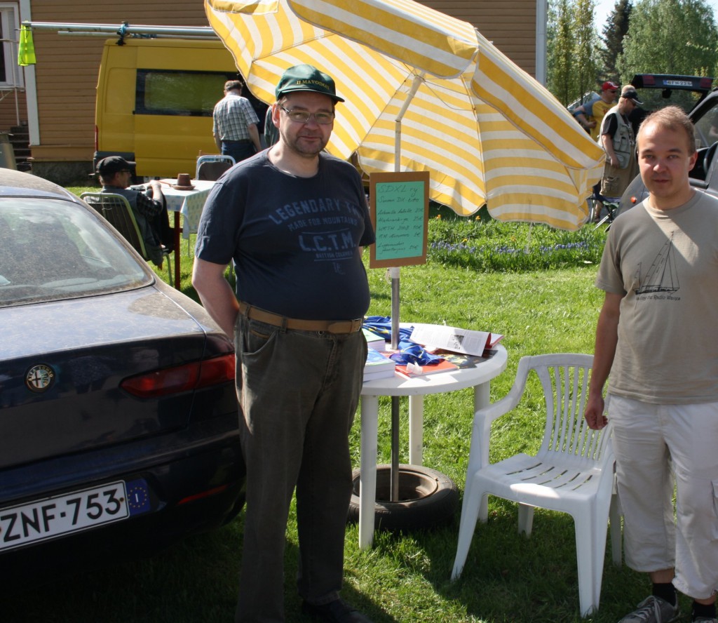 Promoting DX hobby in Petäjävesi May 24. Photo: HPE
